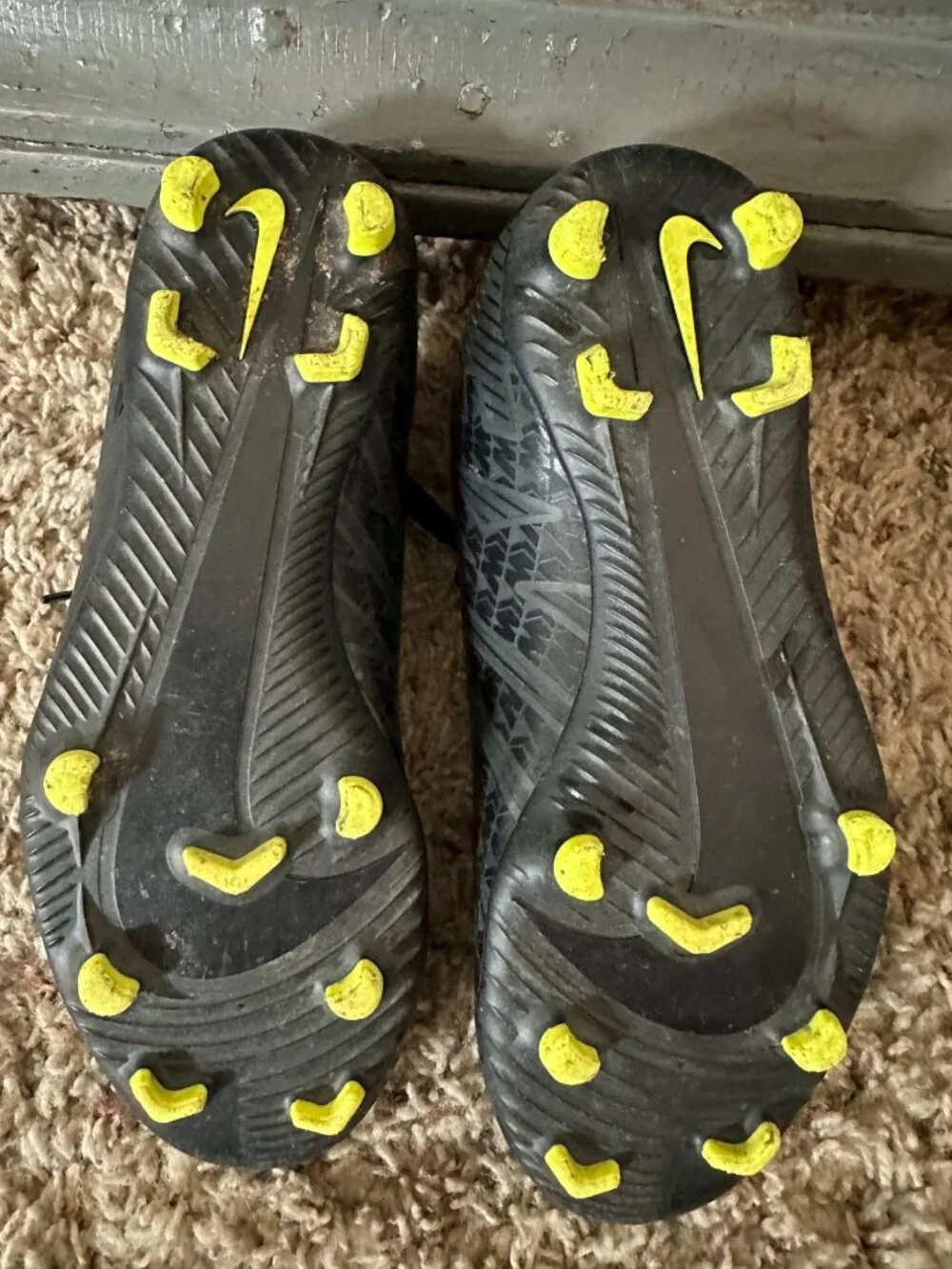 Nike Mercurial Vapor 15 Academy Soccer Cleats Size 4.5Y Black/Yellow Lightweight